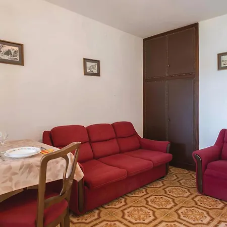 Apartment Amazing In With House Sea View Pula