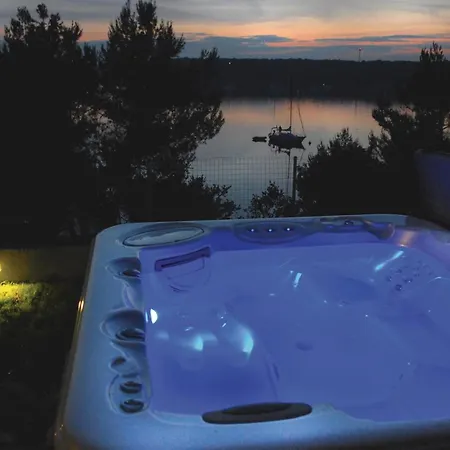 Amazing In With House Sea View Apartment Pula