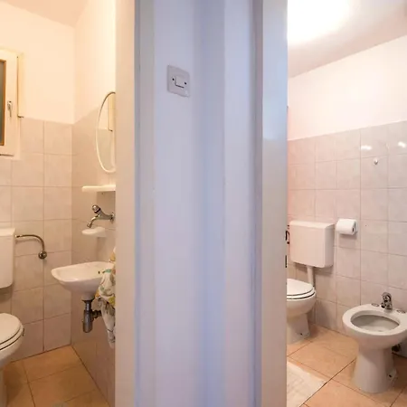 Apartment Amazing In With House Sea View Pula